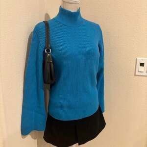 Julius Blue ribbed cashmere knit turtleneck sweater. Size small